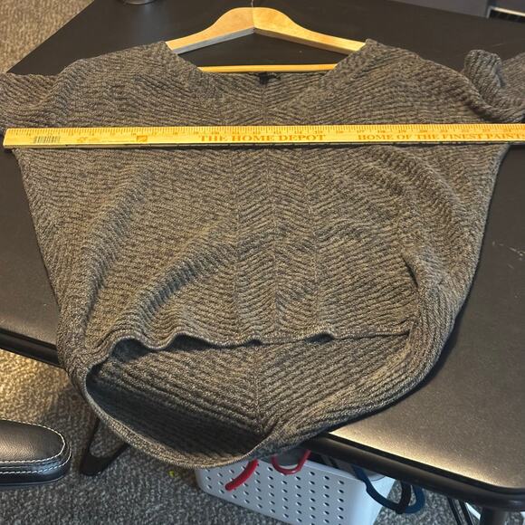 Express Soft Knit V-Neck High-Low Tunic Sweater Size Small Gray/Green and Black - Picture 7 of 7